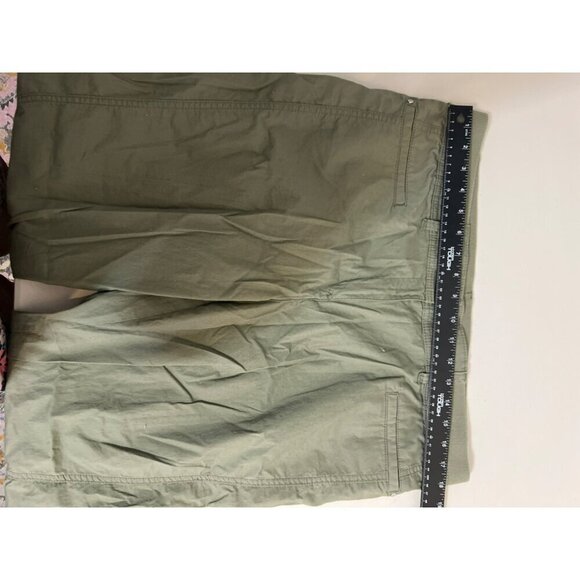 Chico's Sz 2 (US L 12) Capri Green Button Detail Pants - Picture 5 of 8